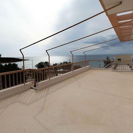 Seaside Renovated Top Floor Apartment Saronida Екстериор снимка