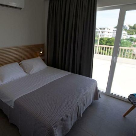 Seaside Renovated Top Floor Apartment Saronida Екстериор снимка