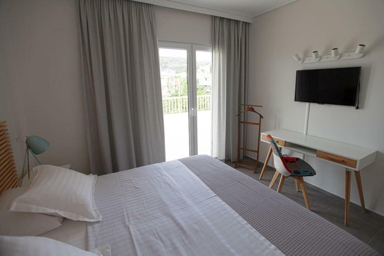 Seaside Renovated Top Floor Apartment Saronida Екстериор снимка