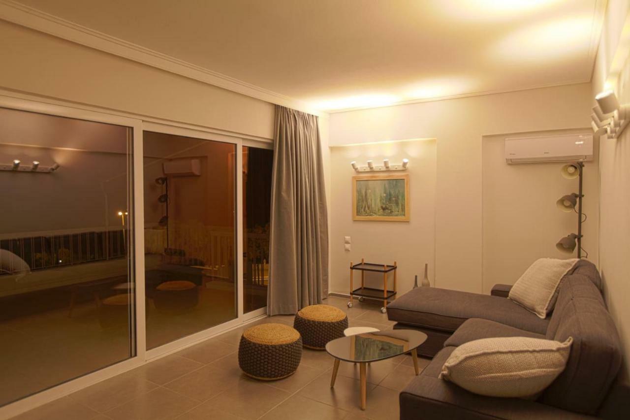 Seaside Renovated Top Floor Apartment Saronida Екстериор снимка
