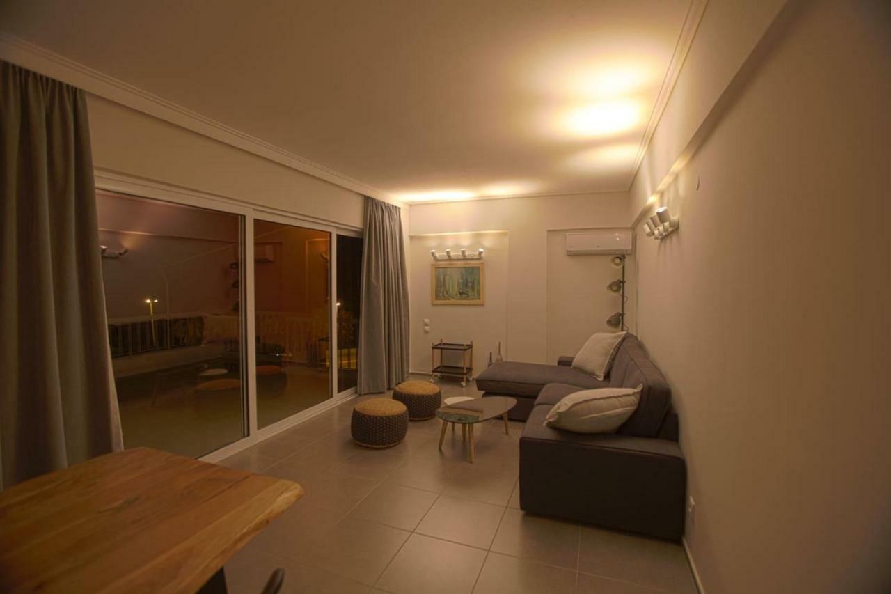 Seaside Renovated Top Floor Apartment Saronida Екстериор снимка