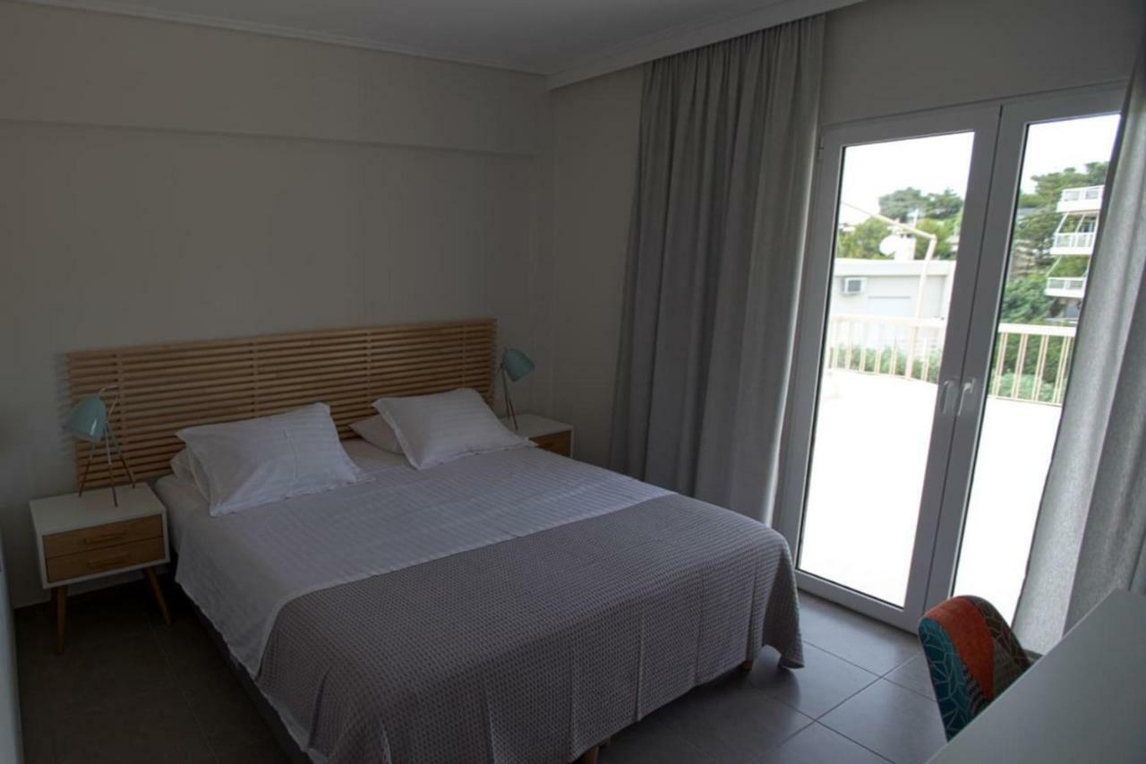Seaside Renovated Top Floor Apartment Saronida Екстериор снимка